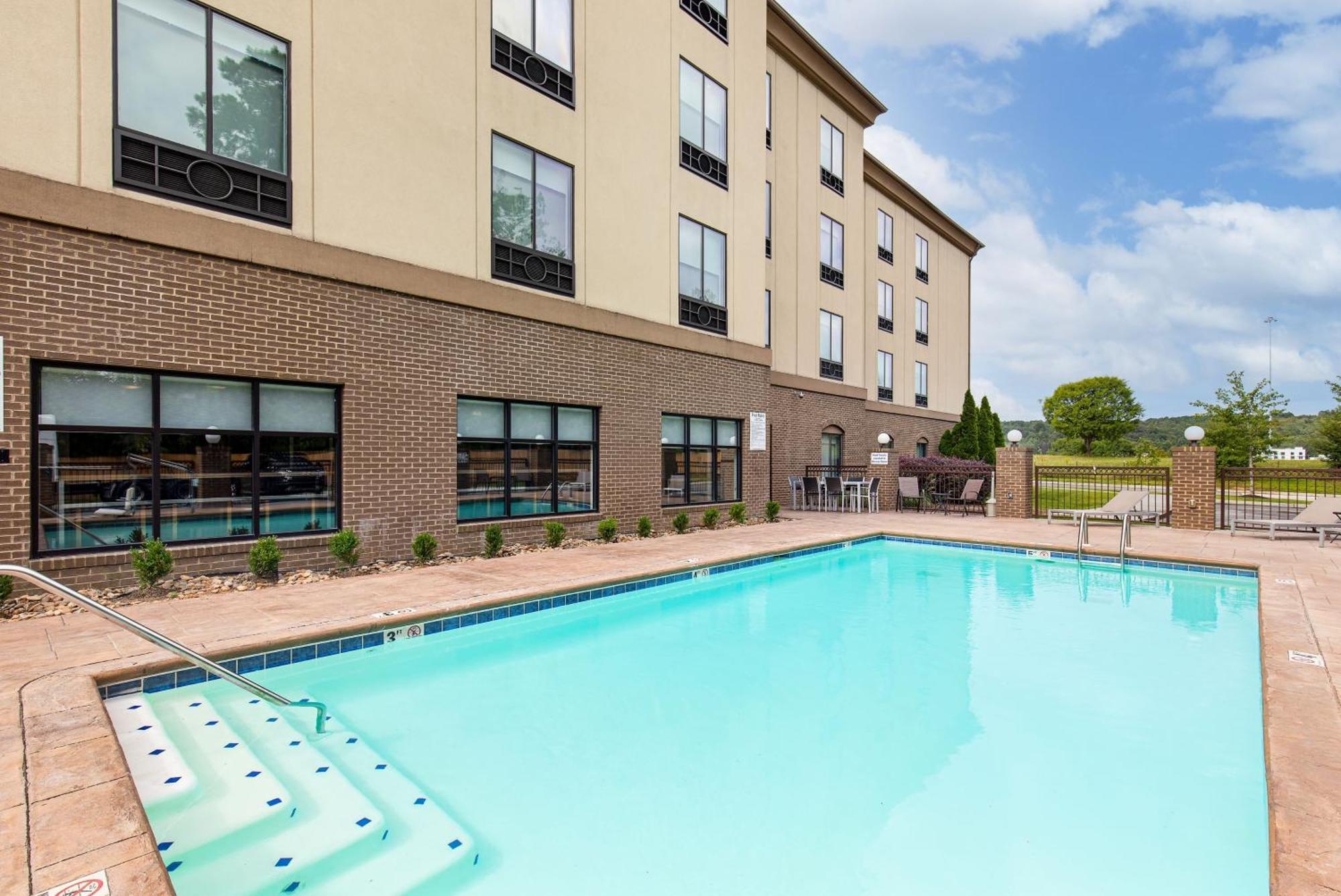 Holiday Inn Express & Suites - Cleveland Northwest By Ihg Eksteriør bilde