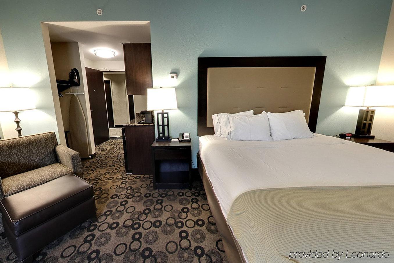 Holiday Inn Express & Suites - Cleveland Northwest By Ihg Eksteriør bilde