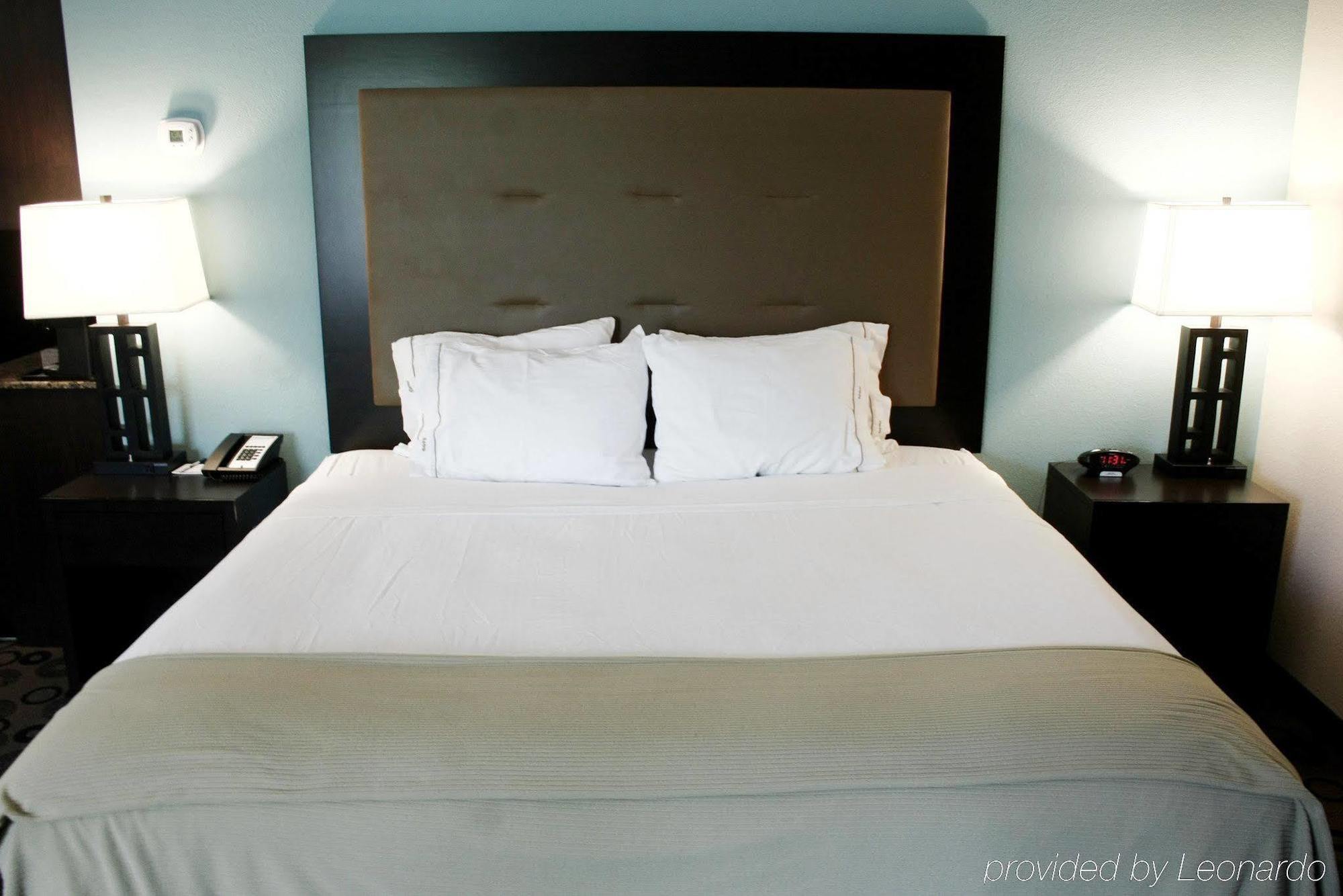 Holiday Inn Express & Suites - Cleveland Northwest By Ihg Eksteriør bilde
