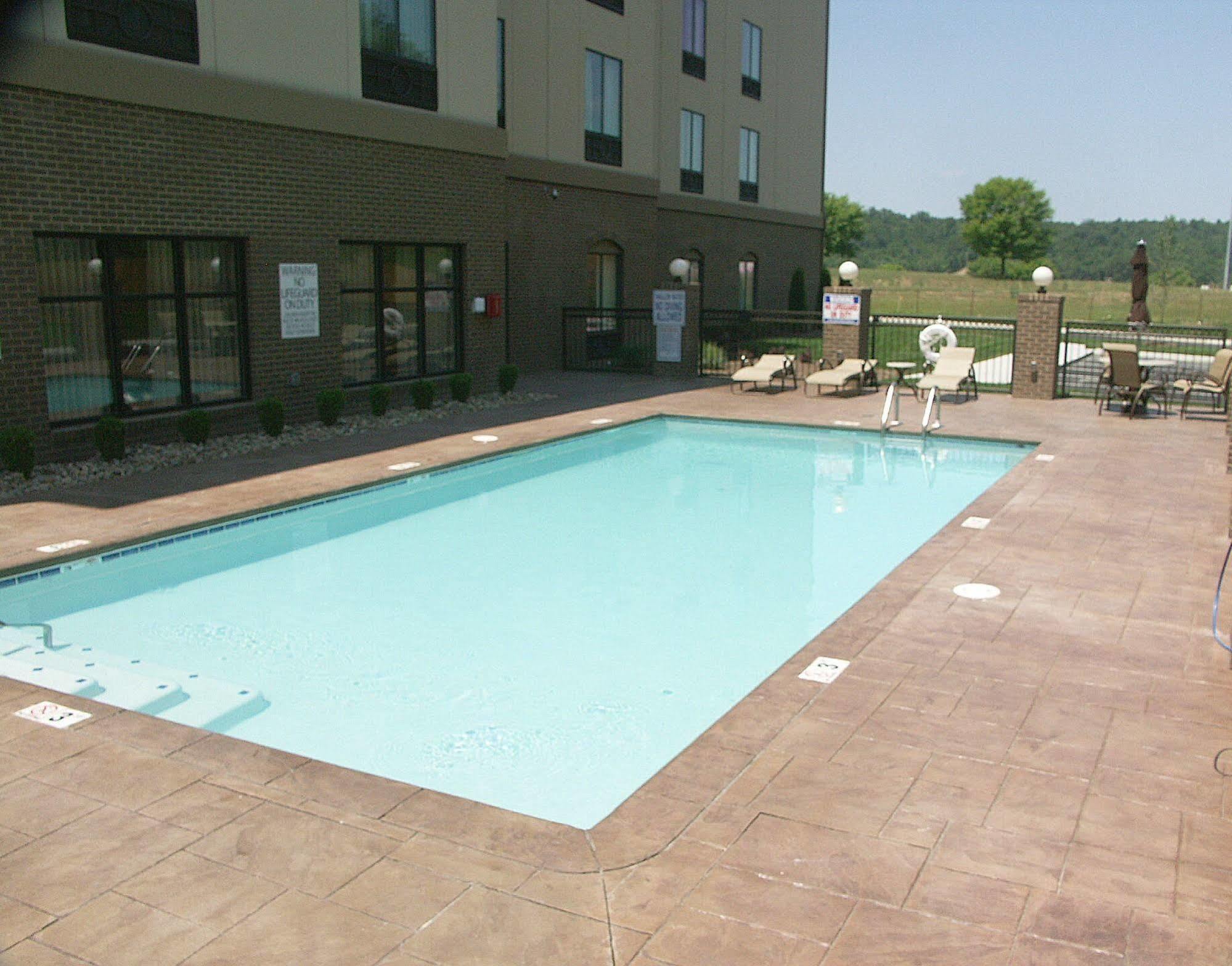 Holiday Inn Express & Suites - Cleveland Northwest By Ihg Eksteriør bilde