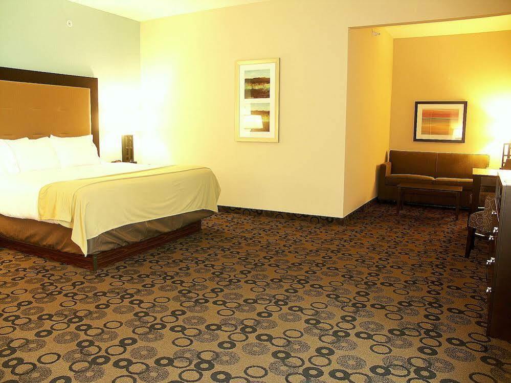 Holiday Inn Express & Suites - Cleveland Northwest By Ihg Eksteriør bilde