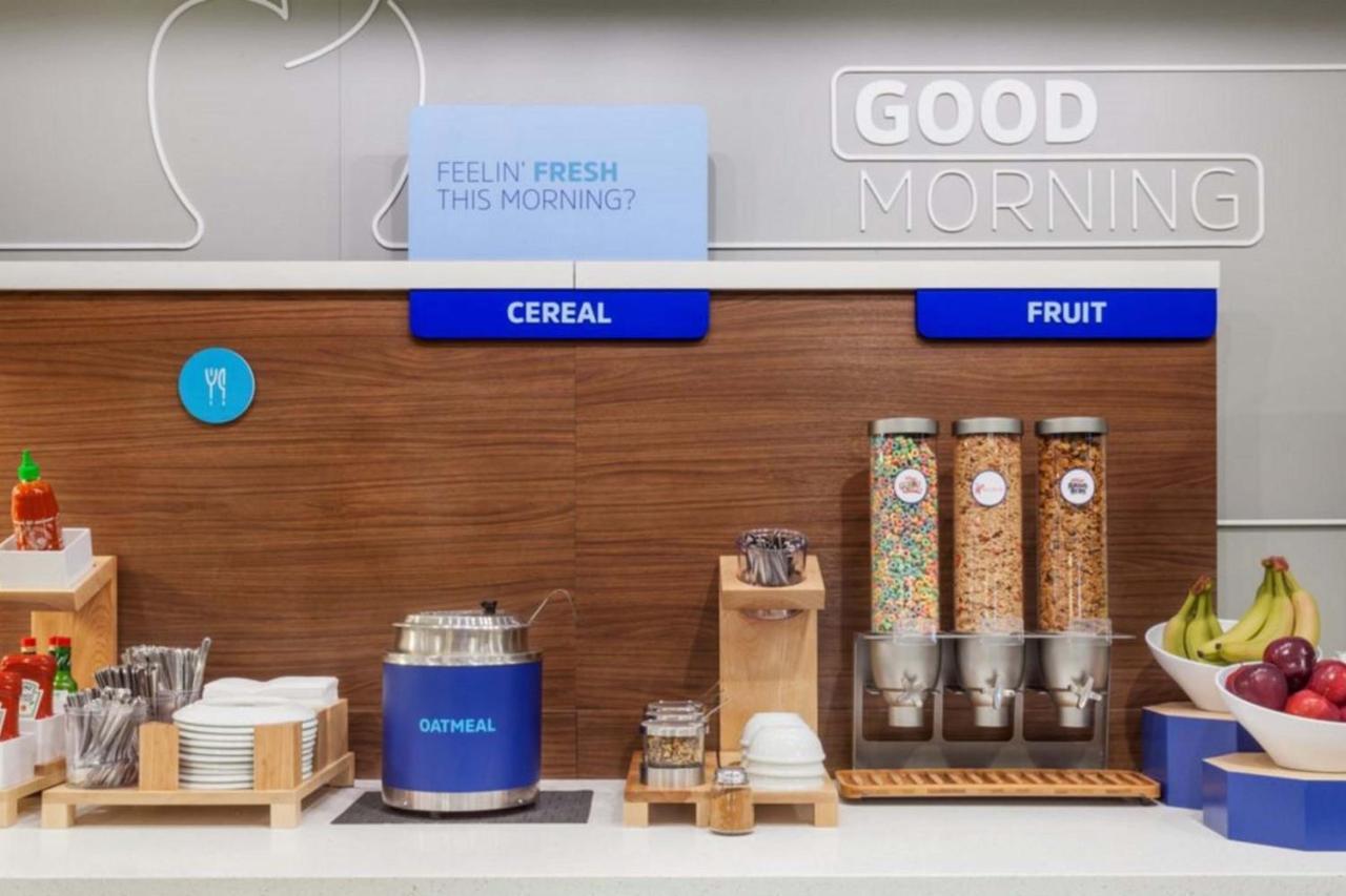 Holiday Inn Express & Suites - Cleveland Northwest By Ihg Eksteriør bilde