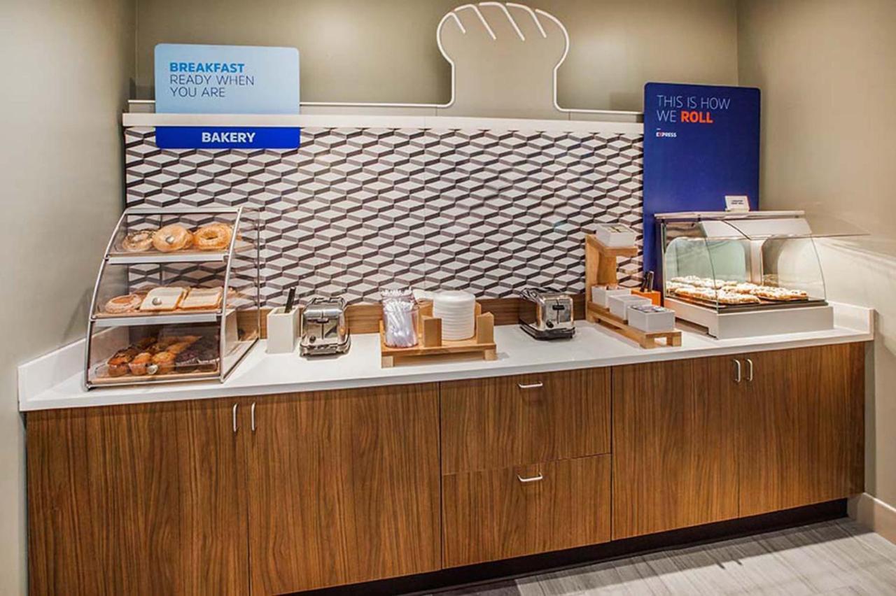 Holiday Inn Express & Suites - Cleveland Northwest By Ihg Eksteriør bilde