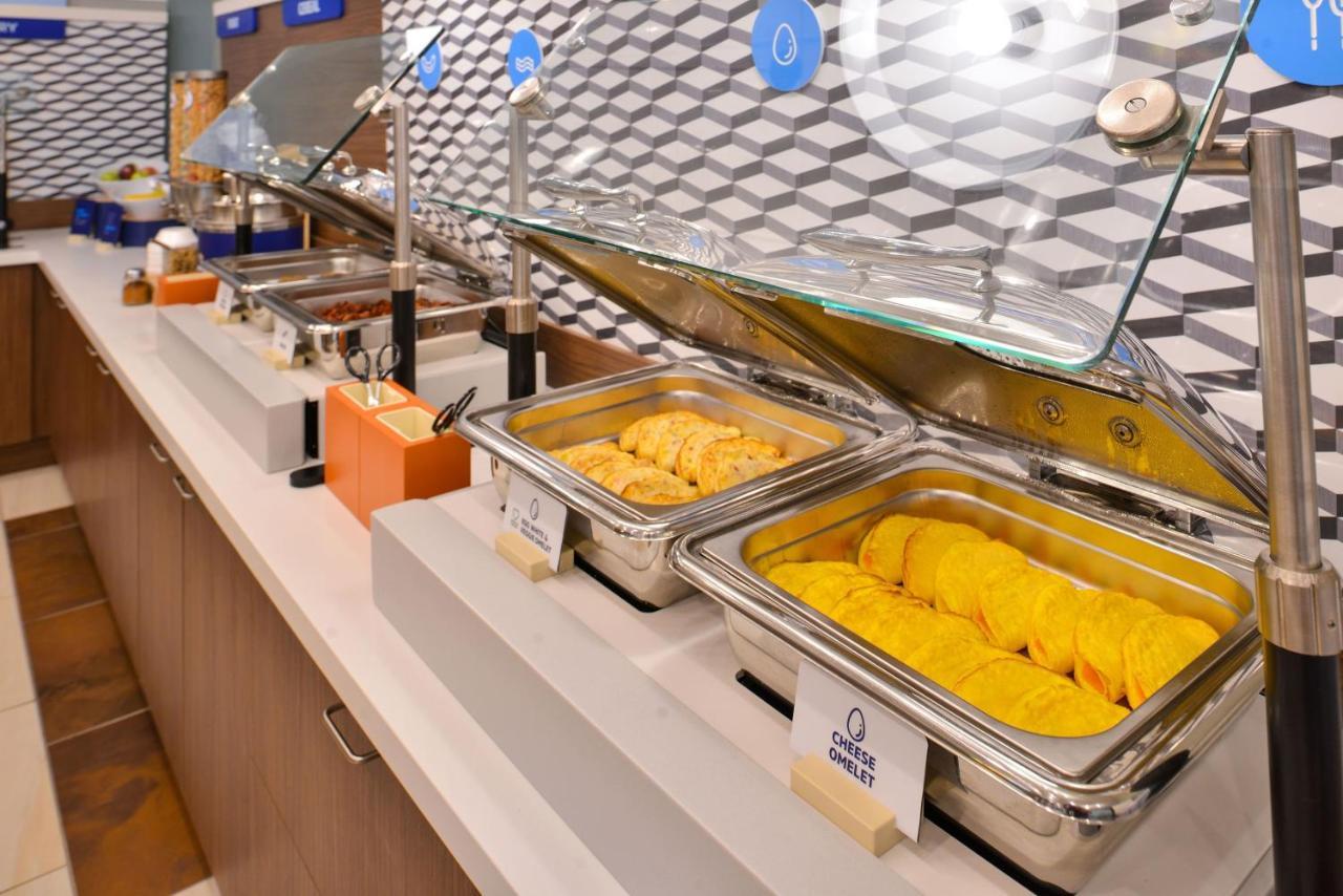 Holiday Inn Express & Suites - Cleveland Northwest By Ihg Eksteriør bilde