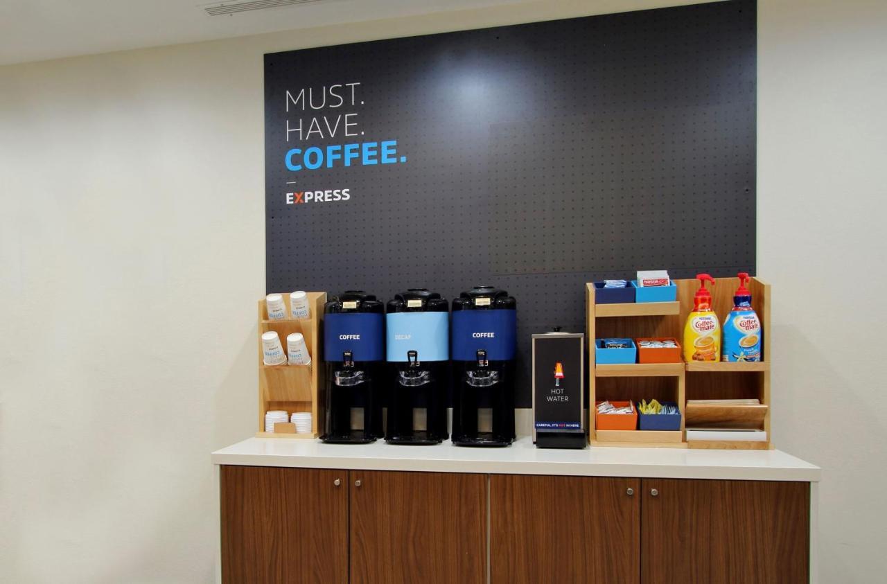 Holiday Inn Express & Suites - Cleveland Northwest By Ihg Eksteriør bilde